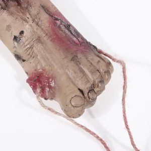 پا قطع شده خونی